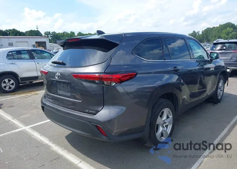 2022 Toyota Highlander Le z USA, uszkodzony, nr VIN 5TDBZRBH4NS195949